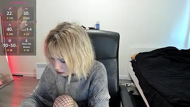 Snapshot of LiyaLuna chatting on October 2025 10:35:02 AM LiyaLuna online show from October 2025 10:35:02 AM