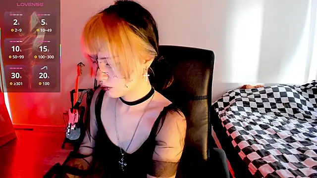 Snapshot of LiyaLuna chatting on October 2025 10:38:02 AM LiyaLuna online show from October 2025 10:38:02 AM