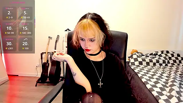 Snapshot of LiyaLuna chatting on November 2025 11:44:02 AM LiyaLuna online show from November 2025 11:44:02 AM