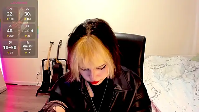 Snapshot of LiyaLuna chatting on November 2025 11:32:02 AM LiyaLuna online show from November 2025 11:32:02 AM