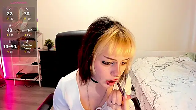 Snapshot of LiyaLuna chatting on December 2025 11:26:02 AM LiyaLuna online show from December 2025 11:26:02 AM