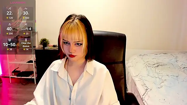 Snapshot of LiyaLuna chatting on December 2025 12:14:02 PM LiyaLuna online show from December 2025 12:14:02 PM