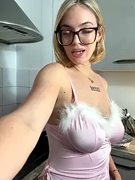 zoeypink online show from November 2025 06:31:02 PM