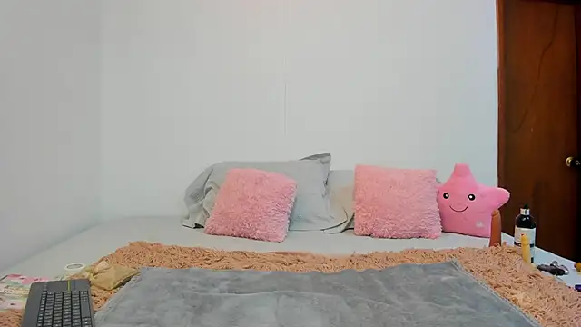 MiiaLane online show from September 2025 02:18:01 PM