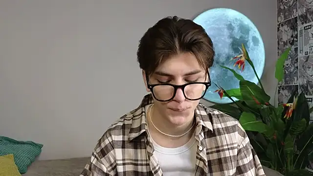 Oliver Starboy online show from October 2025 05:47:02 AM