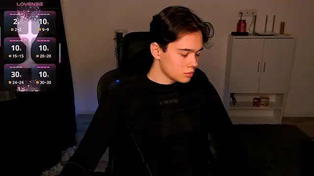 Tom-Eros online show from January 2026 05:18:02 PM