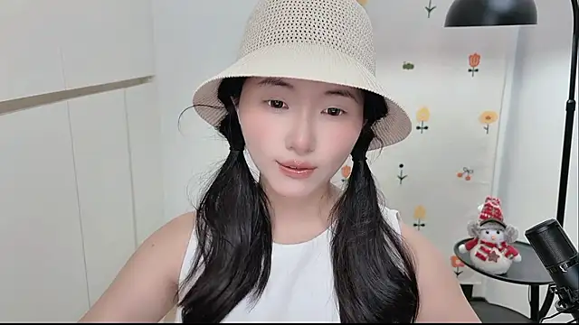 Snapshot of Rosalind_xixi chatting on May 2026 02:03:02 PM Rosalind xixi online show from May 2026 02:03:02 PM