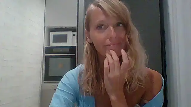 Snapshot of Vexxaa chatting on October 2025 05:10:02 PM Vexxaa online show from October 2025 05:10:02 PM