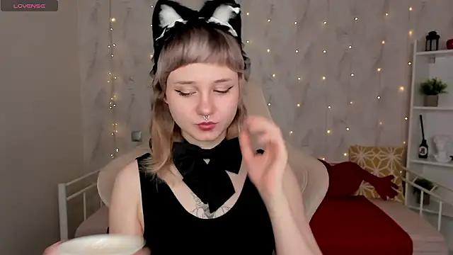 Snapshot of Tori_Cutie chatting on February 2026 12:04:01 AM Tori Cutie online show from February 2026 12:04:01 AM