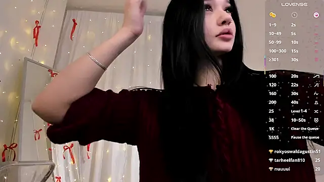 amy doessss online show from December 2025 06:28:01 PM