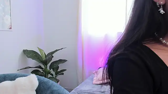 canelleGarces online show from November 2025 05:47:02 PM