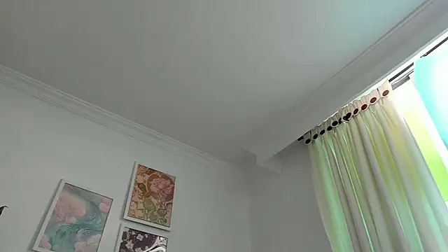 canelleGarces online show from April 2026 01:05:02 PM