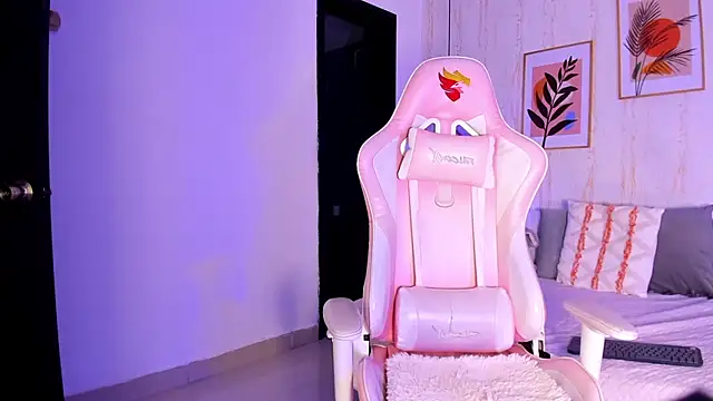 Snapshot of Ayleen_Dunkan chatting on November 2025 12:37:02 PM Ayleen Dunkan online show from November 2025 12:37:02 PM