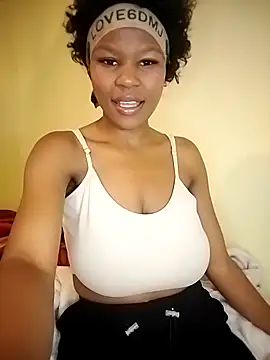 Snapshot of Seductive_Yellow_Titties chatting on November 2025 08:31:01 AM Seductive Yellow Titties online show from November 2025 08:31:01 AM