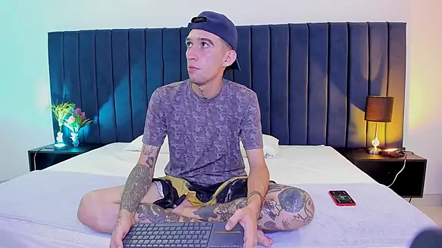 dominik thompson777 online show from September 2025 04:03:01 AM