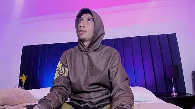 dominik thompson777 online show from November 2025 07:51:01 AM