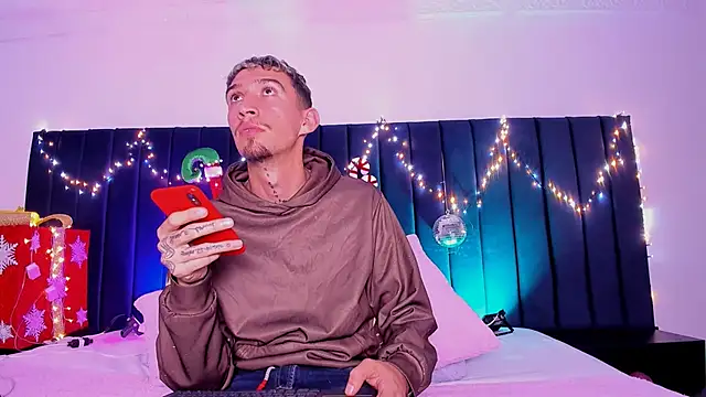 dominik thompson777 online show from November 2025 05:29:02 AM