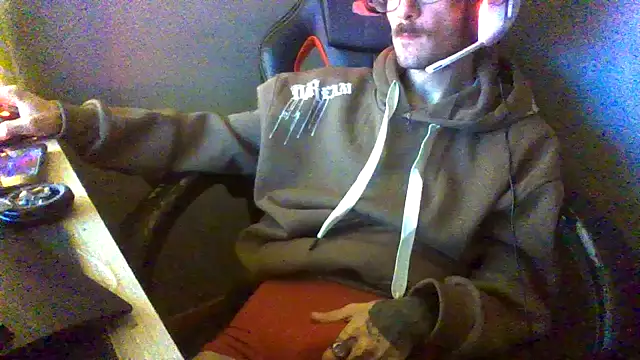 Dikklauss online show from October 2025 10:32:02 PM