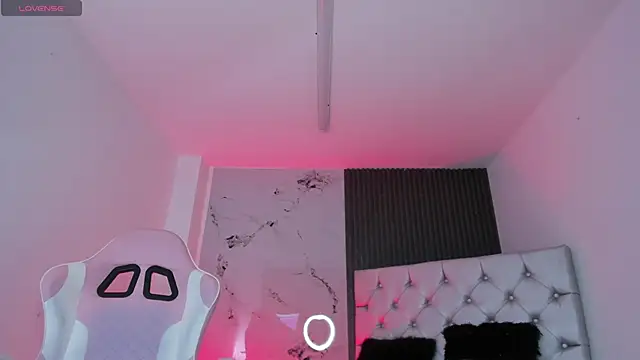 chloesagee online show from October 2025 11:27:01 PM