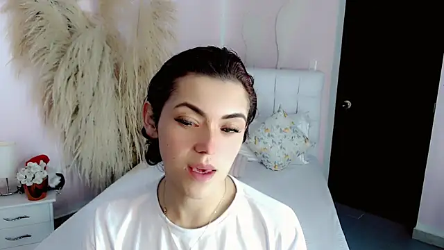 nathalialoes1 online show from December 2025 06:15:01 PM