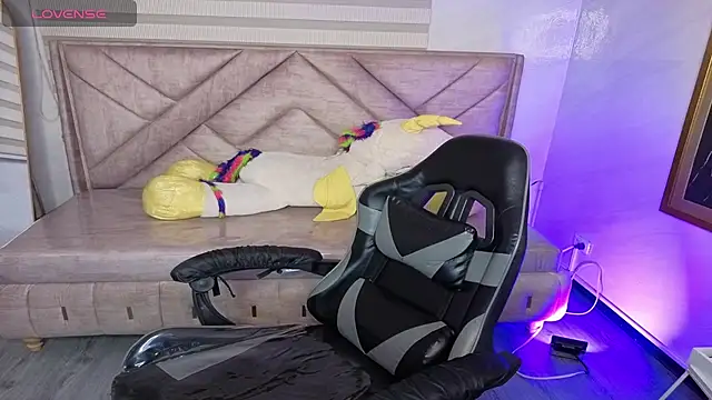 Snapshot of Luna_Star_v chatting on November 2025 03:29:01 AM Luna Star v online show from November 2025 03:29:01 AM