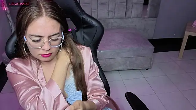 Snapshot of Luna_Star_v chatting on November 2025 08:42:01 AM Luna Star v online show from November 2025 08:42:01 AM