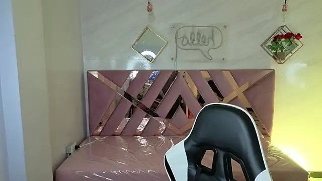 Snapshot of Luna_Star_v chatting on November 2025 03:18:02 AM Luna Star v online show from November 2025 03:18:02 AM