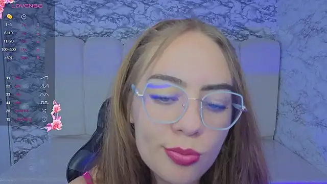 Snapshot of Luna_Star_v chatting on November 2025 03:41:01 AM Luna Star v online show from November 2025 03:41:01 AM