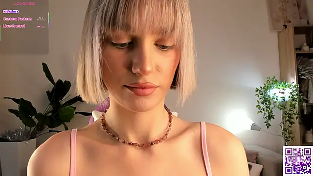 Snapshot of Ice_Strawberry chatting on January 2026 02:49:02 AM Ice Strawberry online show from January 2026 02:49:02 AM