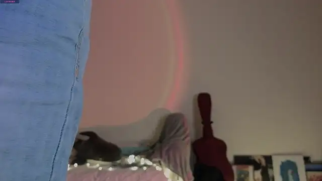 Snapshot of Pixxxis chatting on December 2025 04:07:01 AM Pixxxis online show from December 2025 04:07:01 AM