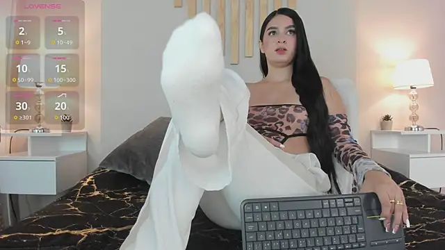 natachadiaz  online show from October 2025 11:00:01 AM