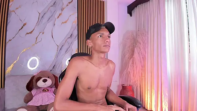 JulienSaint online show from October 2025 01:01:02 PM