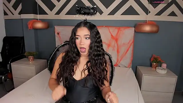 EmilyZahar online show from October 2025 11:55:02 AM