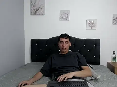 Snapshot of Andres_69_Fantasy chatting on February 2026 10:58:02 PM Andres 69 Fantasy online show from February 2026 10:58:02 PM