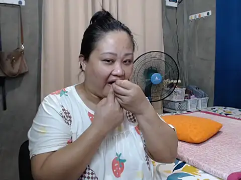 Snapshot of jengrey chatting on October 2025 12:11:01 AM jengrey online show from October 2025 12:11:01 AM