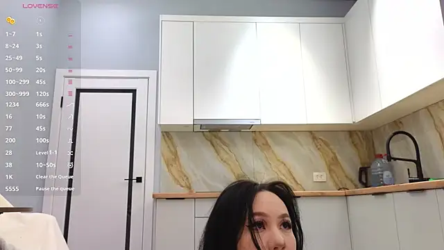 lunajii online show from April 2026 01:55:02 AM