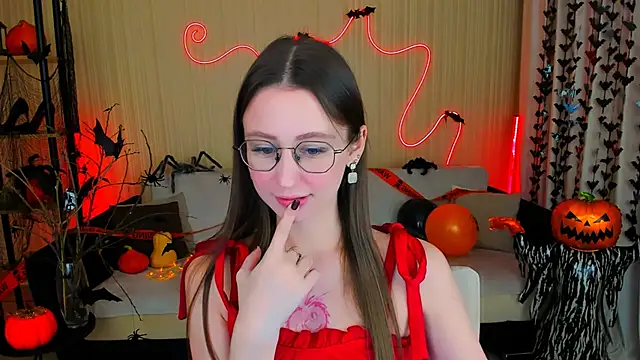 YourLovellyStory online show from October 2025 04:28:01 PM