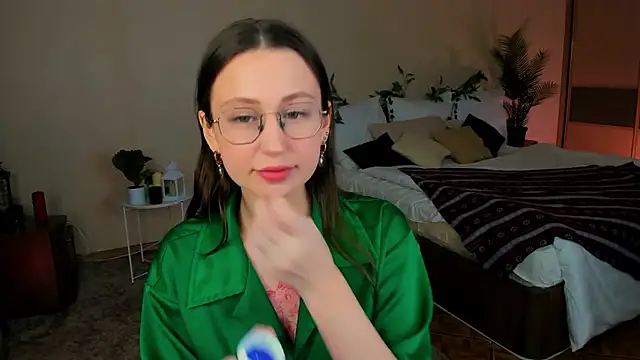 YourLovellyStory online show from January 2026 04:22:02 PM