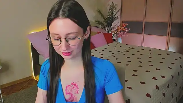 Snapshot of YourLovellyStory chatting on April 2026 12:41:01 PM YourLovellyStory online show from April 2026 12:41:01 PM