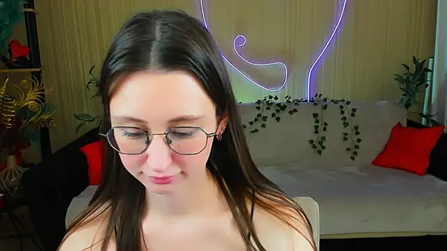 Snapshot of YourLovellyStory chatting on May 2026 01:30:02 PM YourLovellyStory online show from May 2026 01:30:02 PM