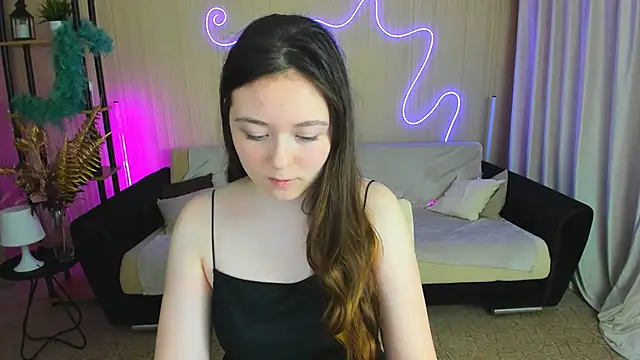 AlluringLookk online show from October 2025 06:27:02 PM