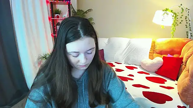 AlluringLookk online show from April 2026 04:35:01 PM