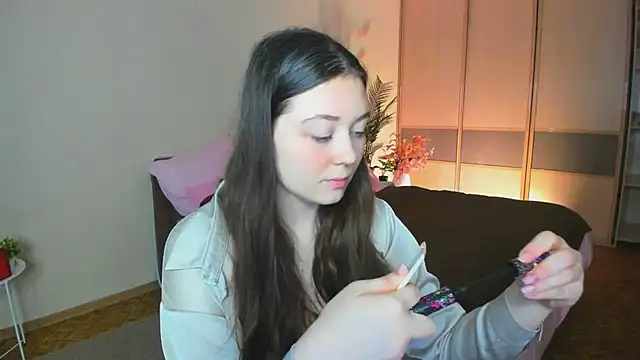 AlluringLookk online show from April 2026 12:30:02 PM