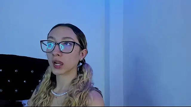 LauMiller online show from October 2025 09:04:02 PM