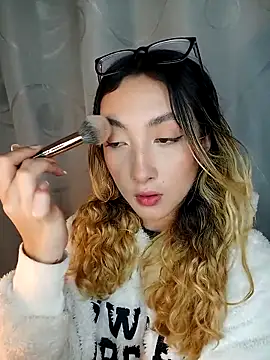 LauMiller online show from November 2025 12:32:02 AM