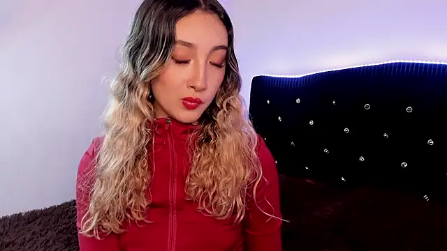 LauMiller online show from December 2025 12:38:02 AM