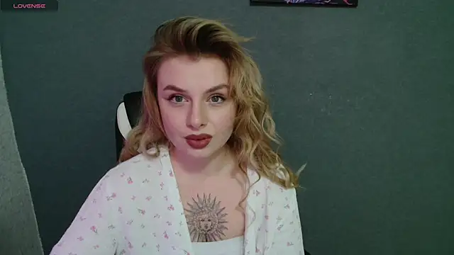 Snapshot of AngelicaHollywood chatting on November 2025 08:32:01 PM AngelicaHollywood online show from November 2025 08:32:01 PM