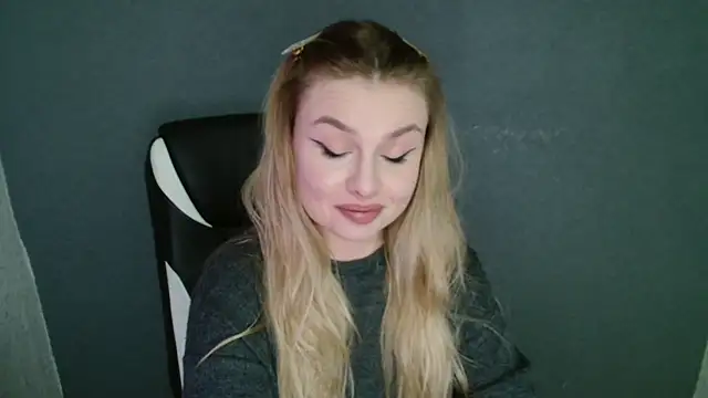 Snapshot of AngelicaHollywood chatting on November 2025 07:43:01 PM AngelicaHollywood online show from November 2025 07:43:01 PM