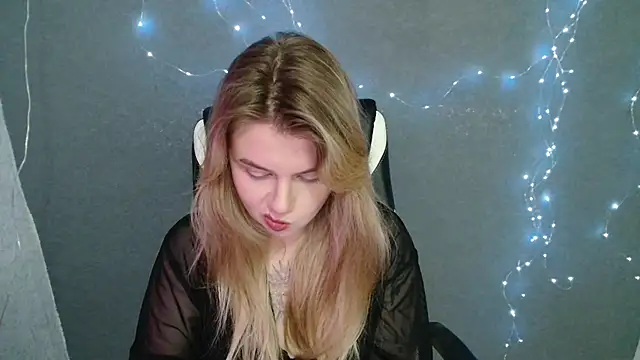 Snapshot of AngelicaHollywood chatting on November 2025 09:13:02 PM AngelicaHollywood online show from November 2025 09:13:02 PM