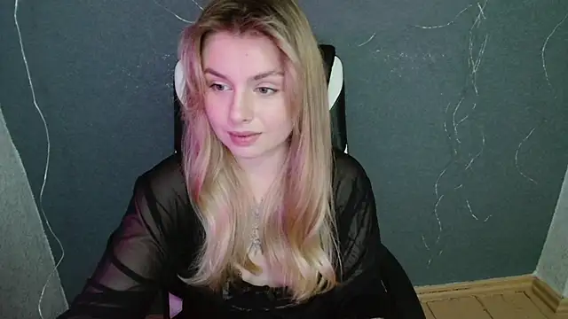 Snapshot of AngelicaHollywood chatting on November 2025 04:17:01 PM AngelicaHollywood online show from November 2025 04:17:01 PM